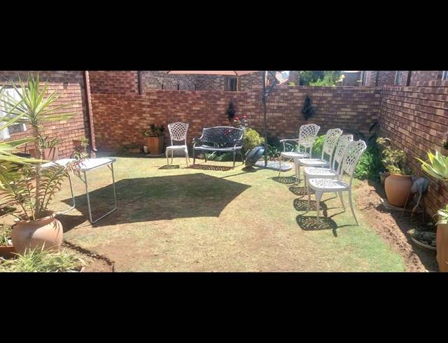 2 BEDROOM TOWNHOUSE FOR SALE IN AMBERFIELD